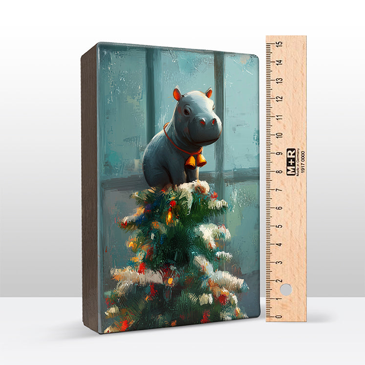 Artchoices exclusive: 157. Kerstboom met baby nijlpaard in de top op houten paneel(tje) klein