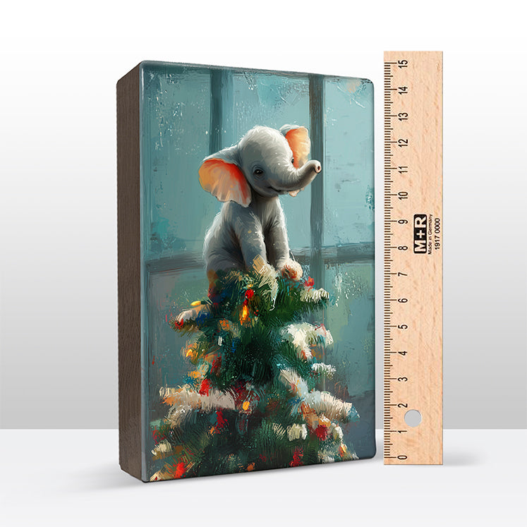 Artchoices exclusive: 158. Kerstboom met baby olifantje in de top op houten paneel(tje) klein