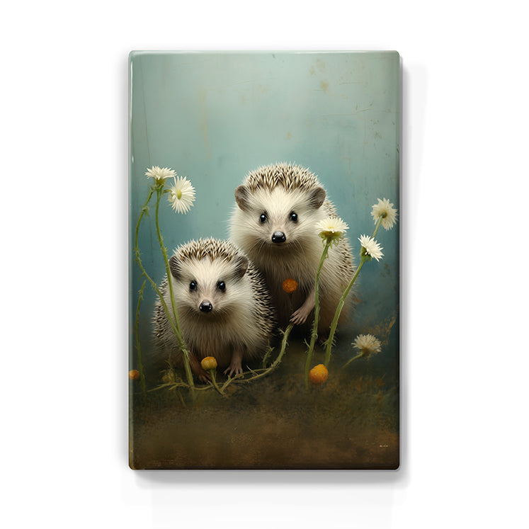 Artchoices exclusive: 203. Twee egeltjes met bloemen op houten paneel(tje) groot
