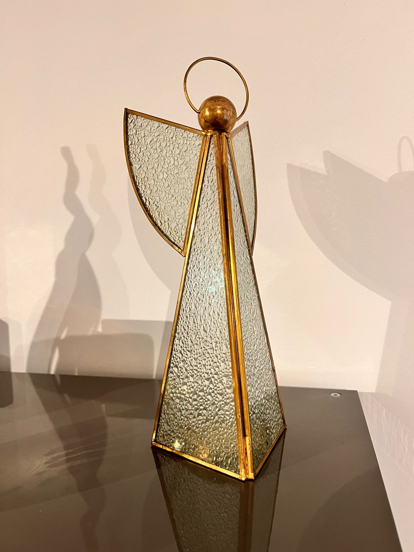 Grote gouden glazen engel