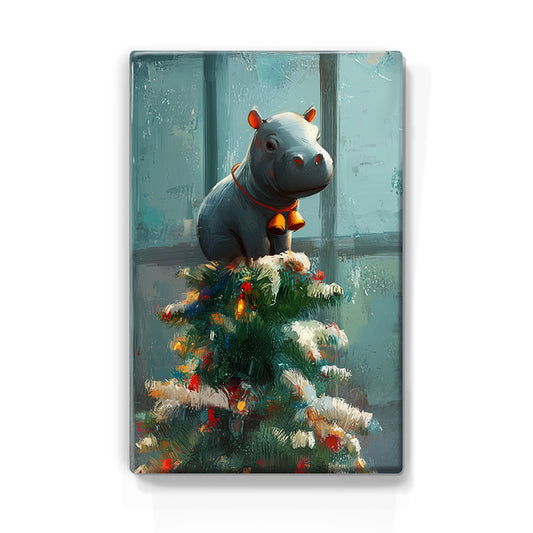 Artchoices exclusive: 157. Kerstboom met baby nijlpaard in de top op houten paneel(tje) klein