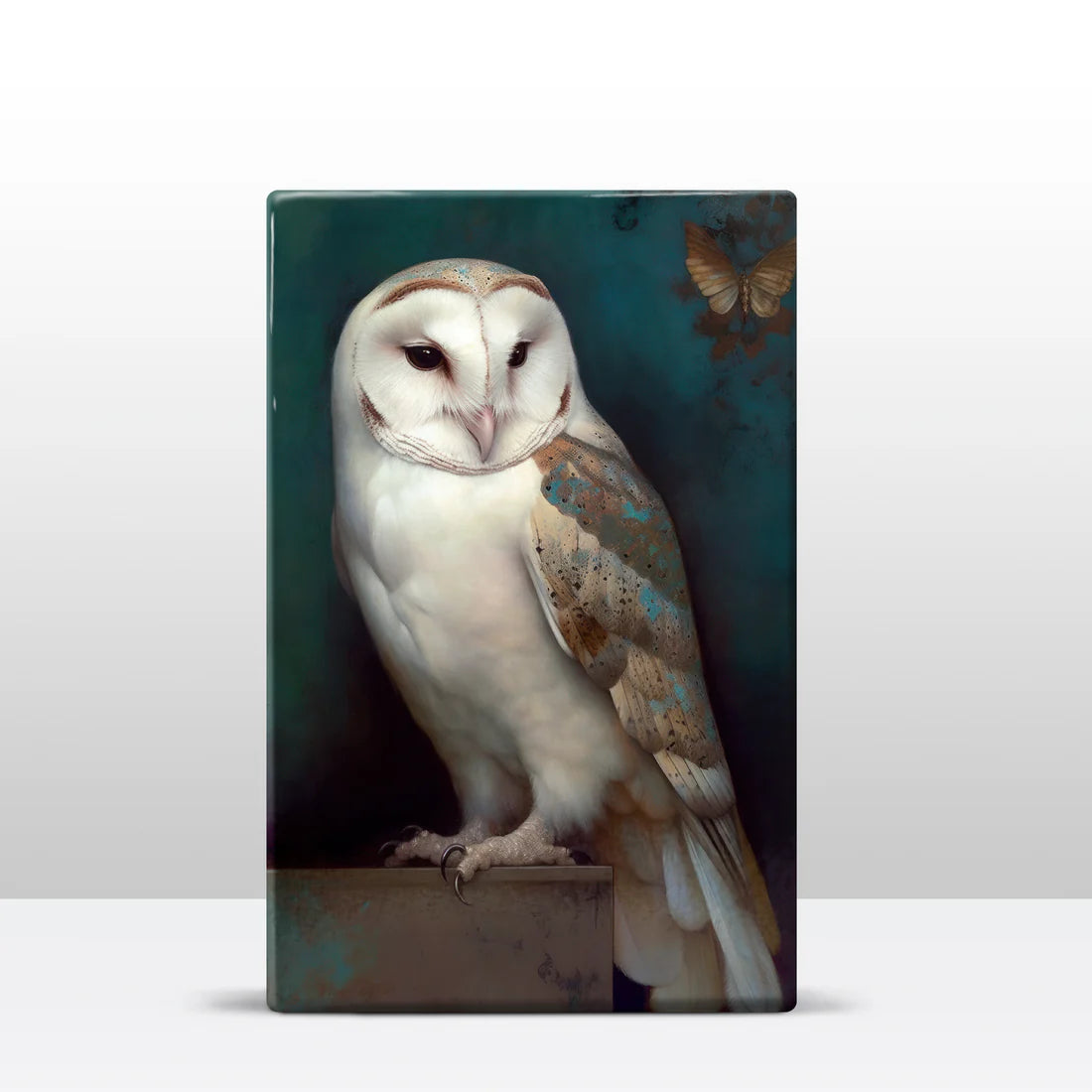 363. Verstilde Ontmoeting: De Witte Uil en de Nachtvlinder op houten paneel(tje) groot