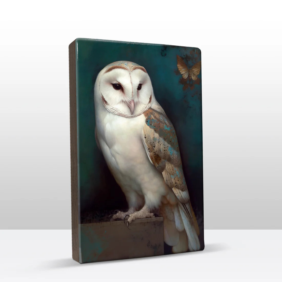 363. Verstilde Ontmoeting: De Witte Uil en de Nachtvlinder op houten paneel(tje) groot