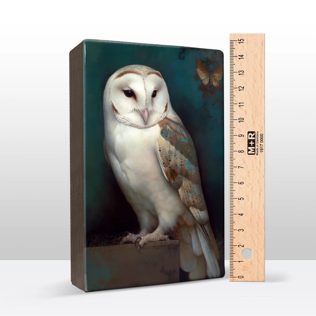 363. Verstilde Ontmoeting: De Witte Uil en de Nachtvlinder op houten paneel(tje) groot