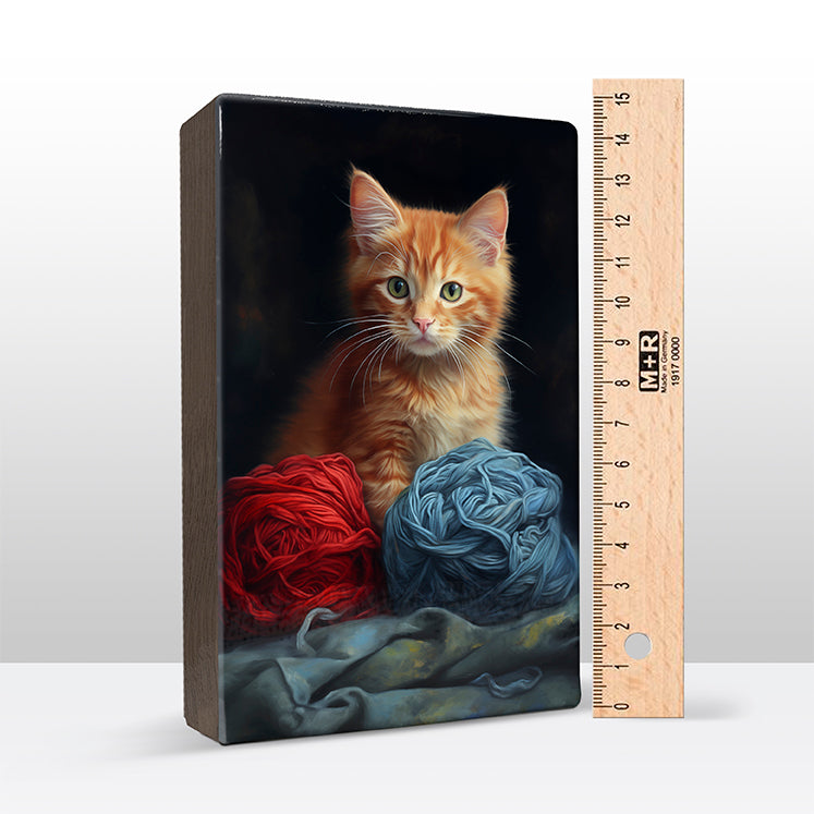 Artchoices exclusive: 89. Rood poesje met bollen wol op houten paneel(tje) klein