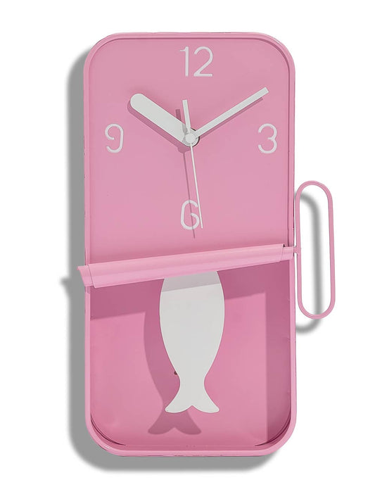 Roze metalen sardineblik wandklok met slinger