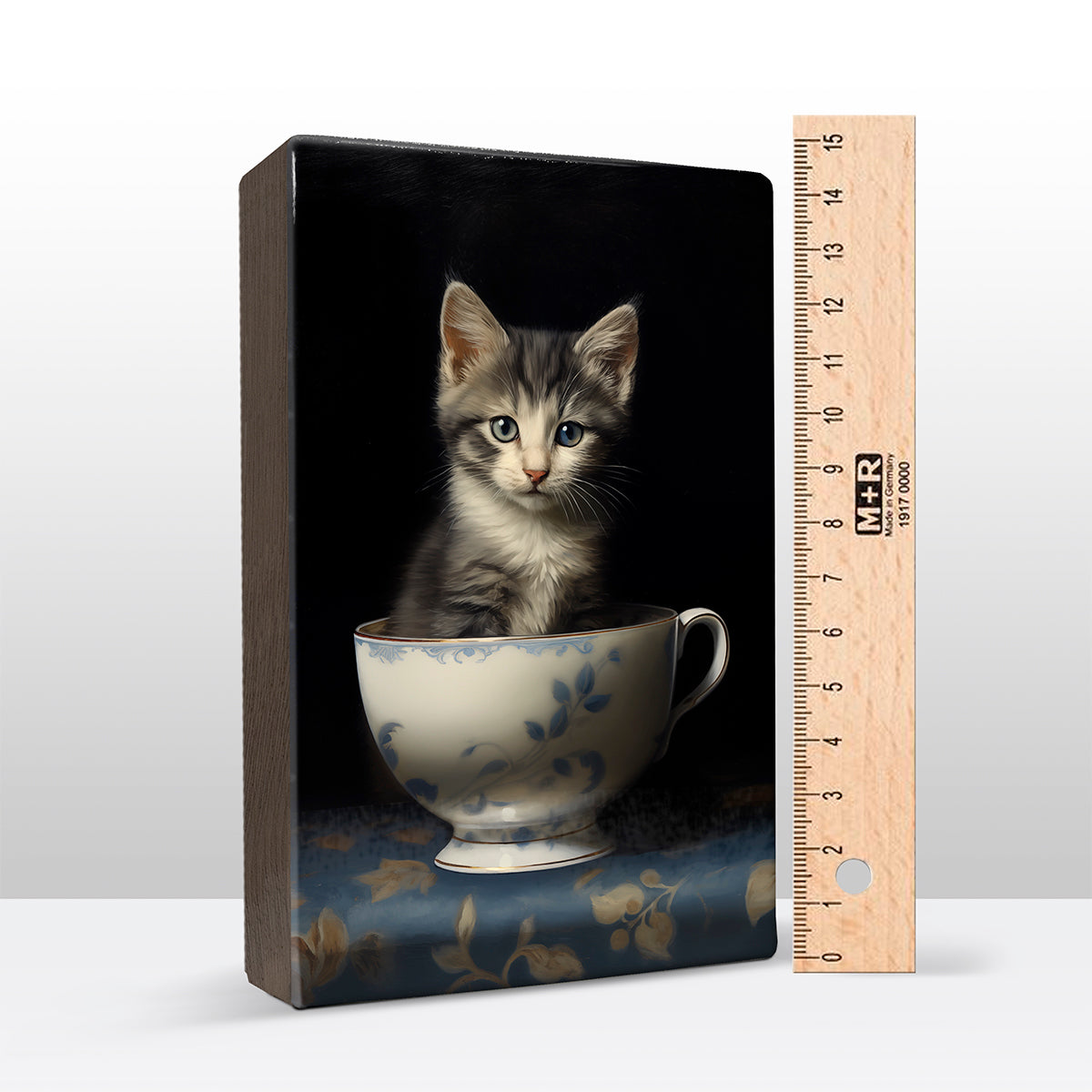 Artchoices exclusive: 046. Kitten in kopje op houten paneel(tje) klein