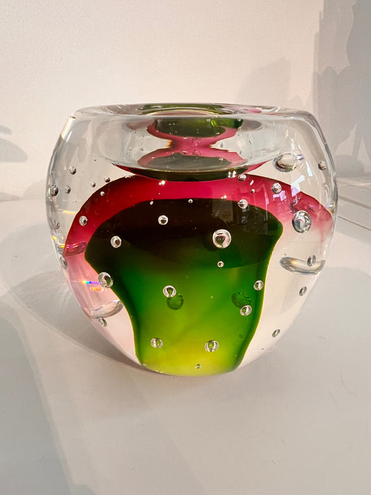 Glazen kunstobject met kaarsopening – roze & groen