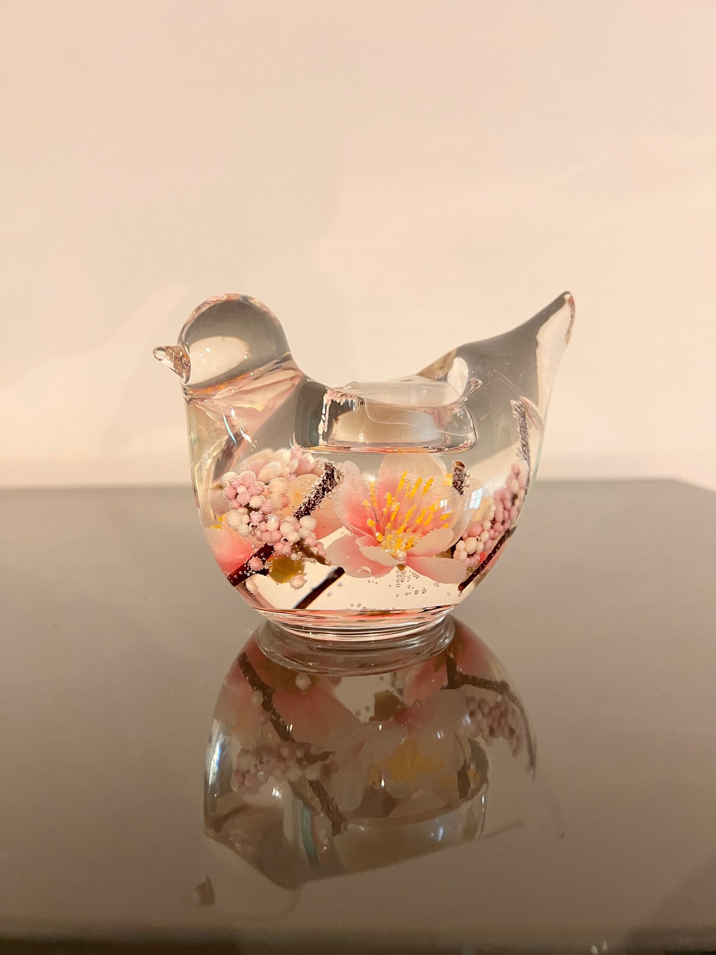 Glazen vogeltje met bloesem – waxinelichthouder