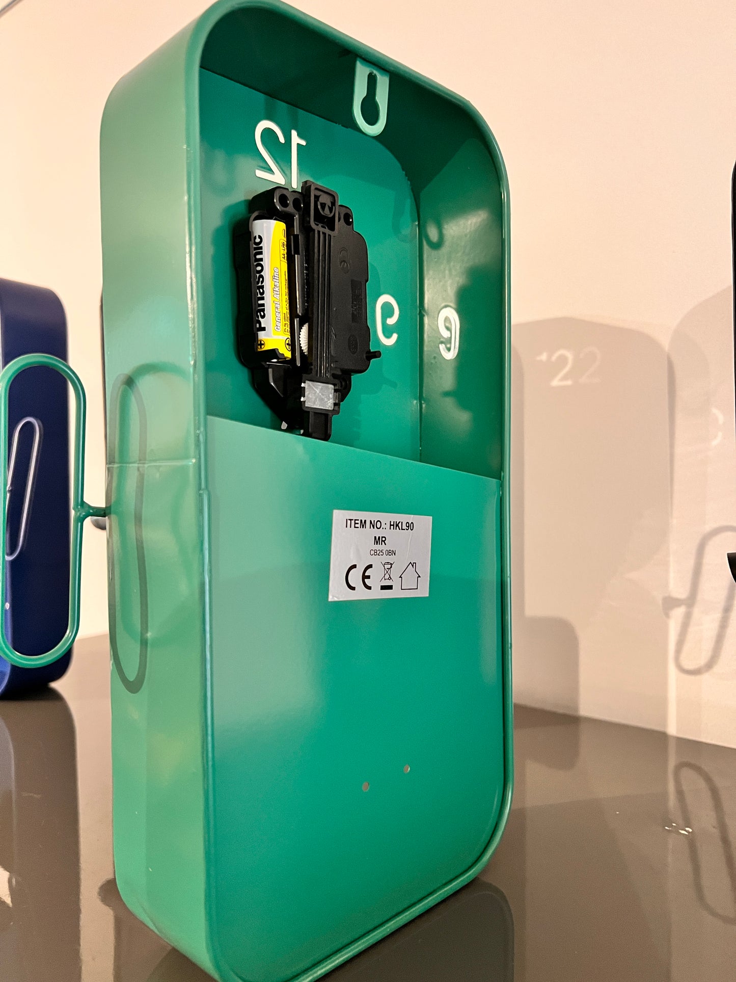 Wandklok met bewegend visje - groen met wit visje blauw gestreept