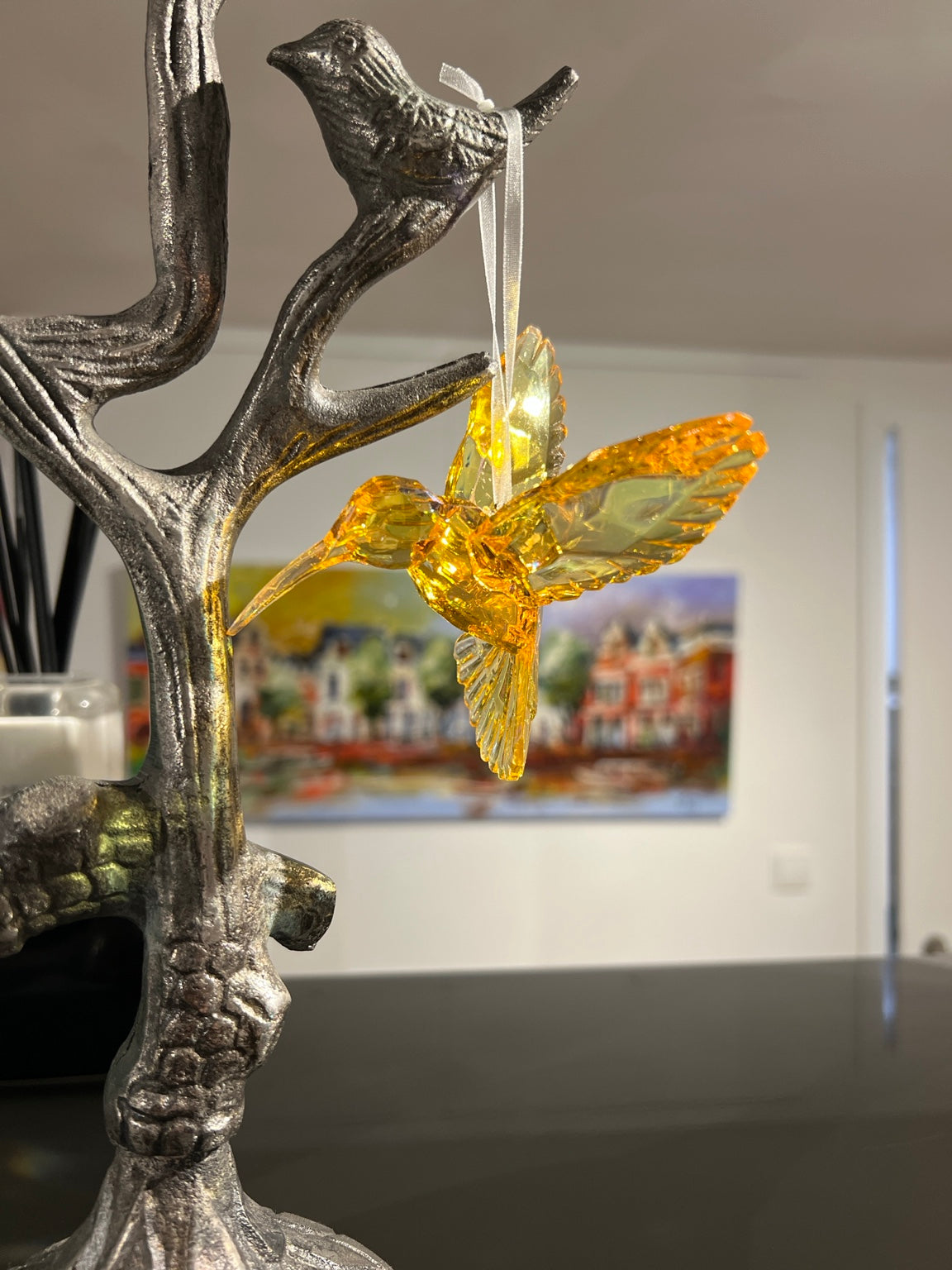 Decoratieve hangkolibrie Ambergeel